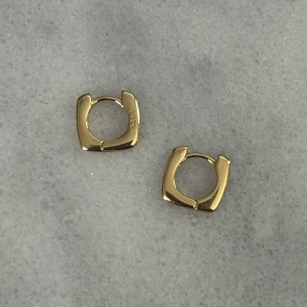 New Drop! Gold Small Huggie Square Hoop Earrings 

Brand New